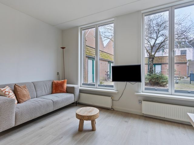 Van der Lubbehof 27B, Leiden