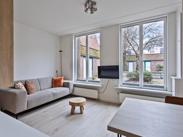 Van der Lubbehof 27B, Leiden