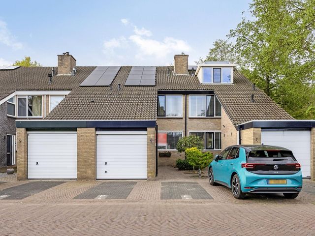Lijsterhof 8, Made
