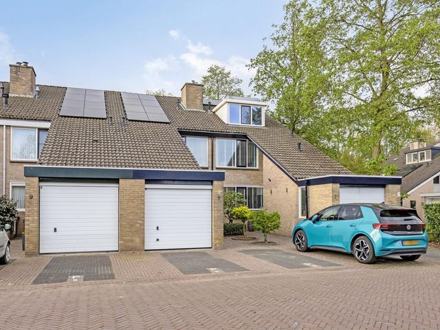 Lijsterhof 8, Made