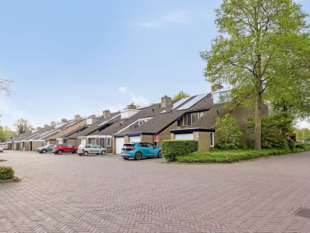 Lijsterhof 8, Made