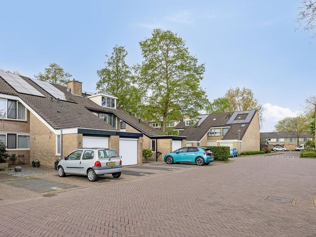 Lijsterhof 8, Made