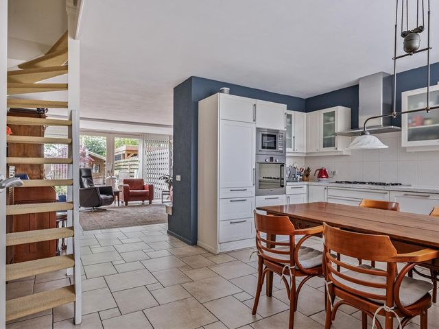 Lijsterhof 8, Made
