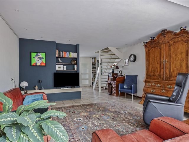 Lijsterhof 8, Made