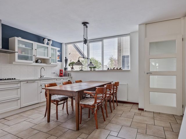 Lijsterhof 8, Made