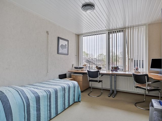 Lijsterhof 8, Made