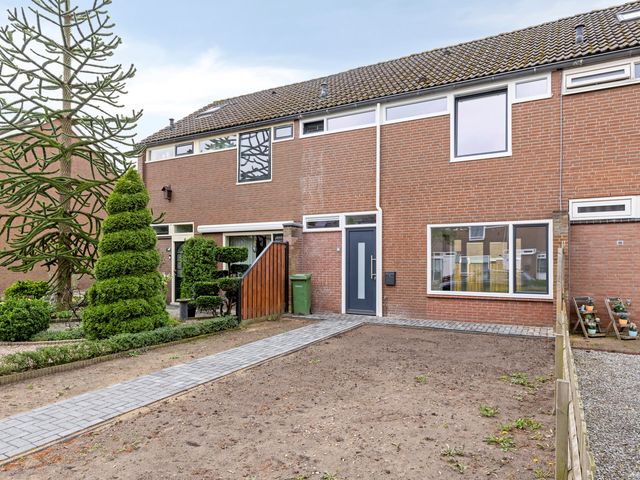 Kamperfoeliestraat 34, Musselkanaal