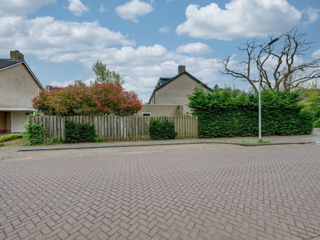 Van Oldenbarneveldtlaan 35, Rijen