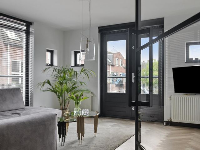 Kerkplein 122, Beuningen Gld