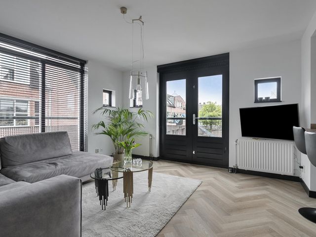 Kerkplein 122, Beuningen Gld