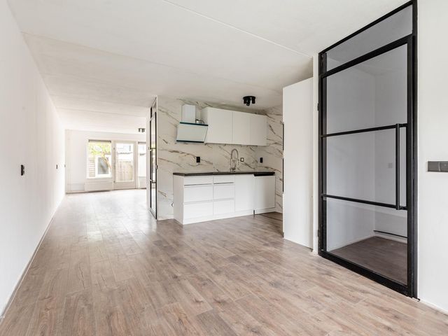 Aprilstraat 5, Almere