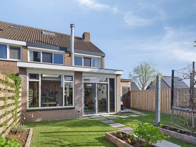 Den Domp 38, Ouwerkerk