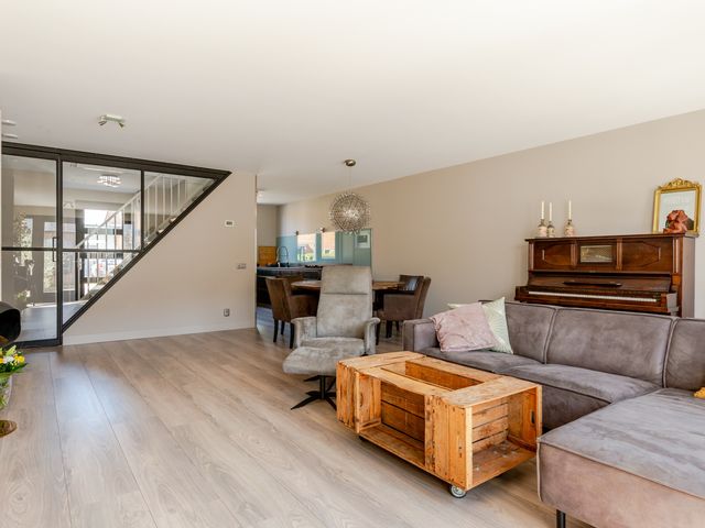 Moermond 42, Hoofddorp