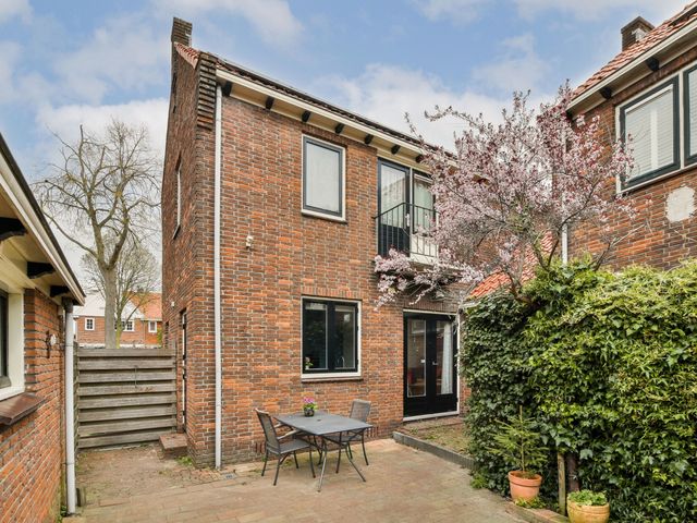 Lindenlaan 1, Zaandijk