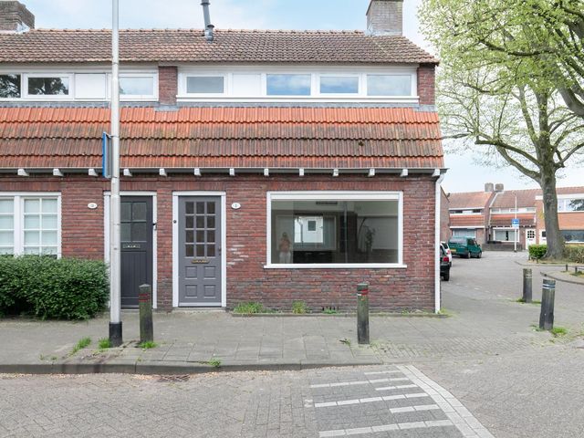 Van der Aastraat 1, Tilburg