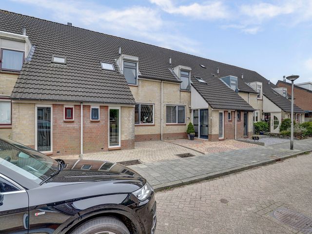 Jaap Kosterstraat 37, Klaaswaal