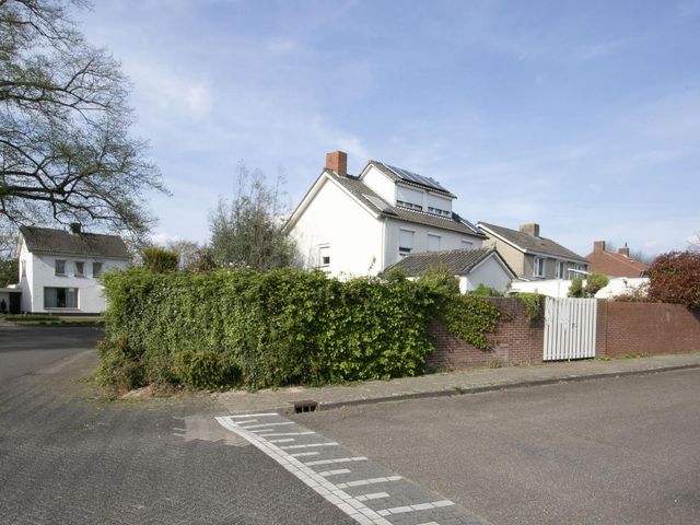Beeleweg 37, Stramproy