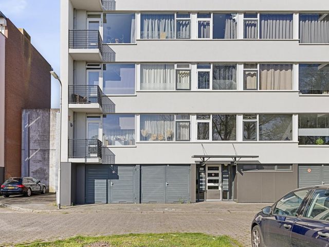 Jacob van Ruijsdaelstraat 44, Roosendaal