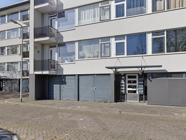 Jacob van Ruijsdaelstraat 44, Roosendaal