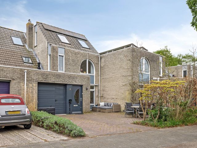 Jan Van Ruusbroeclaan 5, Oegstgeest