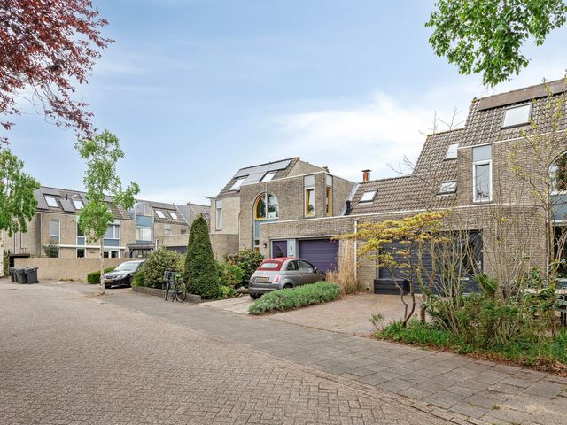 Jan Van Ruusbroeclaan 5, Oegstgeest