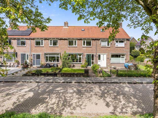 Burgemeester Praamsmalaan 16, Bolsward