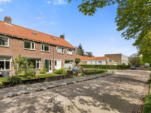 Burgemeester Praamsmalaan 16, Bolsward