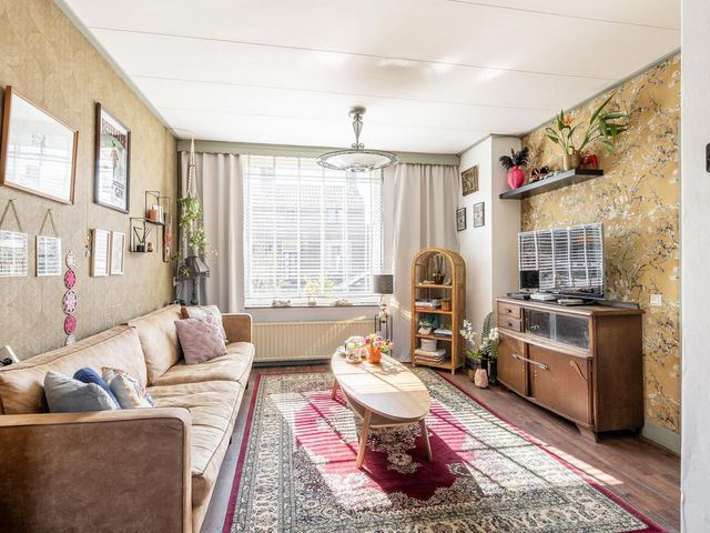 Koningin Julianastraat 5, Sint-Maartensdijk