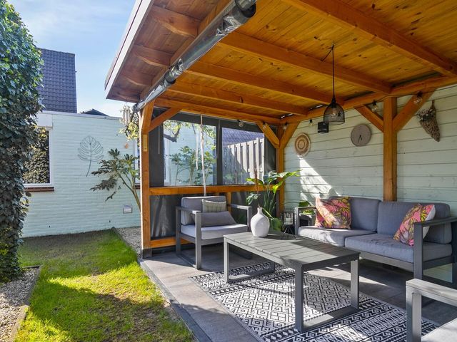 Mgr Bekkersstraat 11, Ledeacker