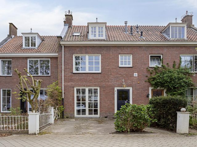 Burgemeester Suijsstraat 8, Tilburg