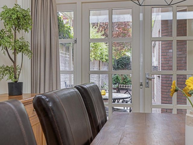 Burgemeester Suijsstraat 8, Tilburg