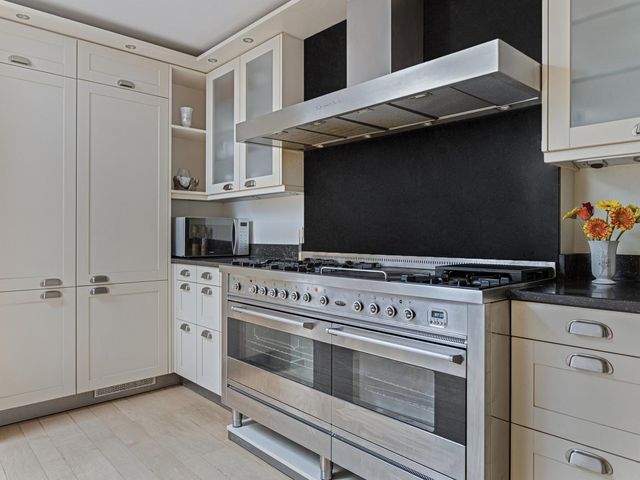 Burgemeester Suijsstraat 8, Tilburg