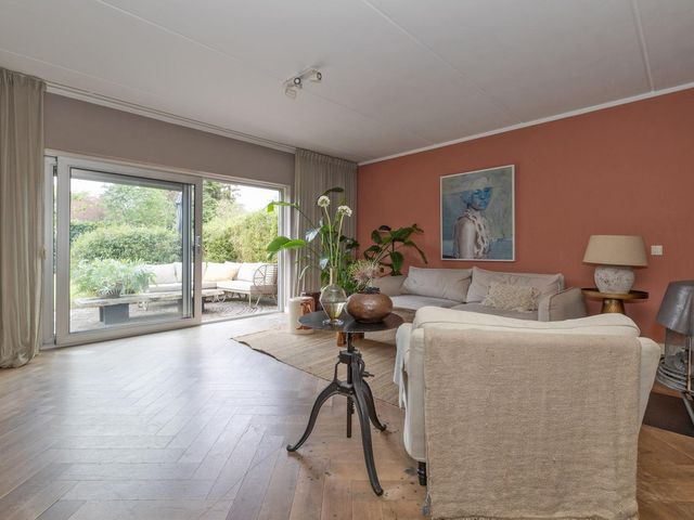 Goudwespmeent 93, Hilversum