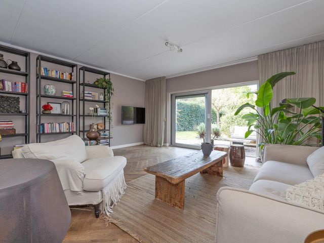 Goudwespmeent 93, Hilversum
