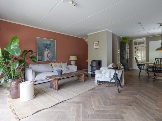 Goudwespmeent 93, Hilversum