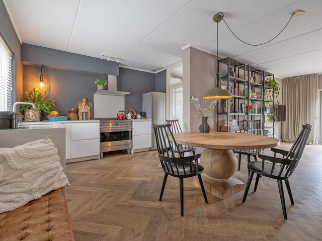 Goudwespmeent 93, Hilversum