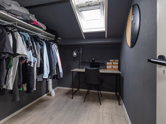Goudwespmeent 93, Hilversum