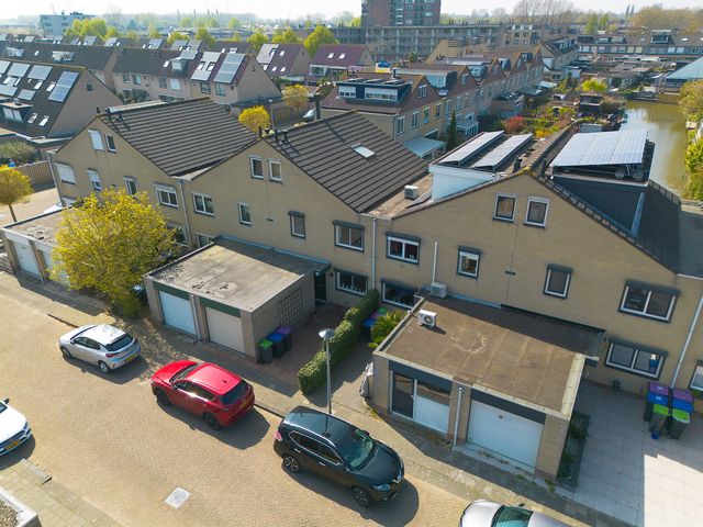 Suze Robertsonstraat 18, Spijkenisse