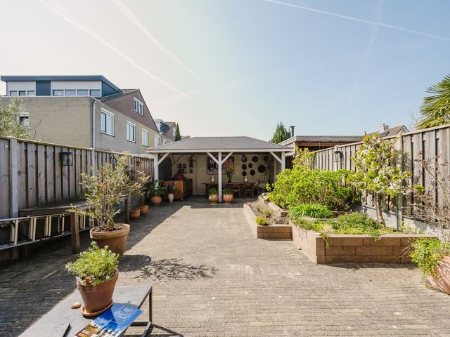 Suze Robertsonstraat 18, Spijkenisse