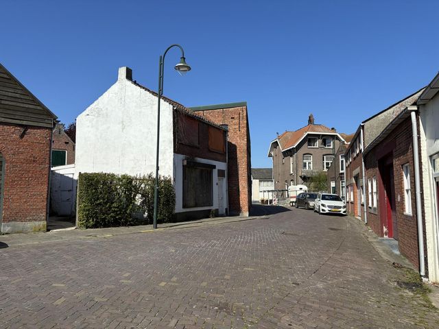 Oostvest 10, Sint-Maartensdijk