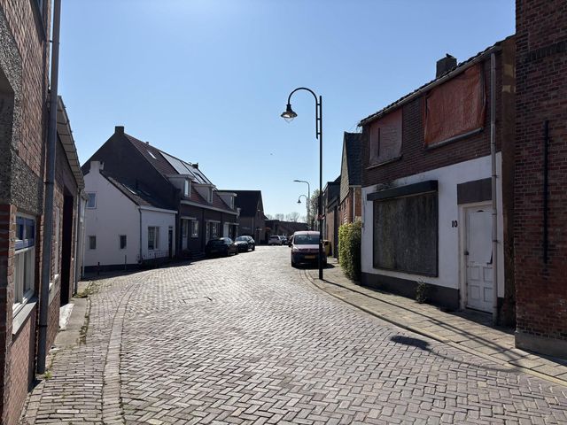 Oostvest 10, Sint-Maartensdijk