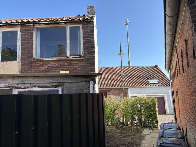 Oostvest 10, Sint-Maartensdijk
