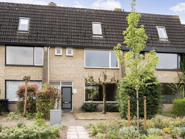 Nassaustraat 12, Rijsbergen