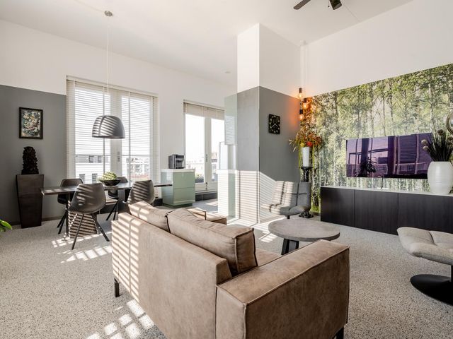 Beneluxlaan 897, Almere