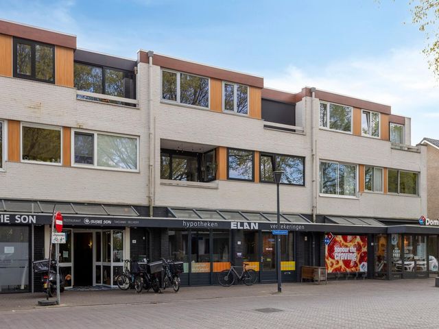 Raadhuisplein 10, Son en Breugel