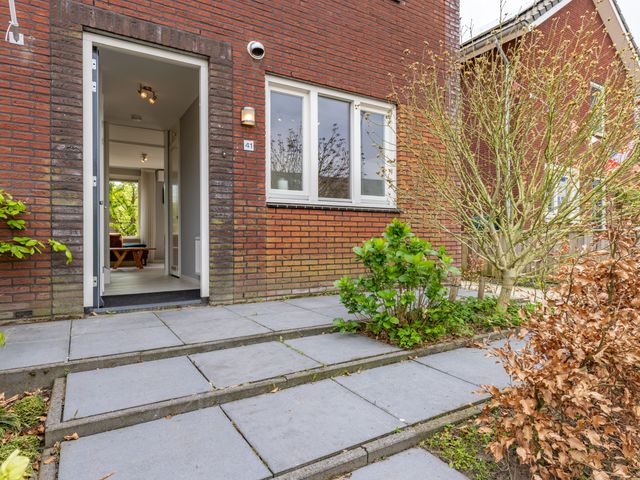 Akker 41, Holten