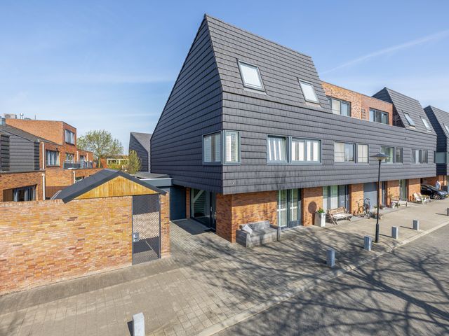 Tirionstraat 1, Zevenhuizen