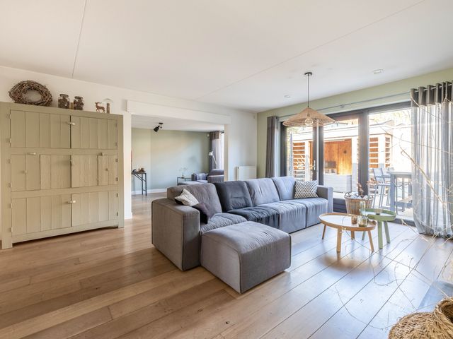 Tirionstraat 1, Zevenhuizen
