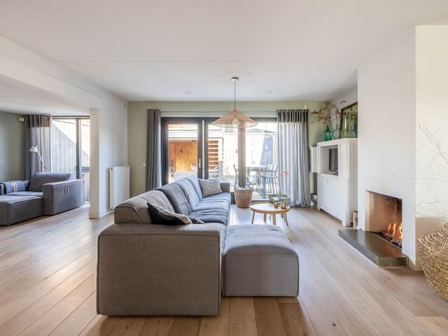 Tirionstraat 1, Zevenhuizen