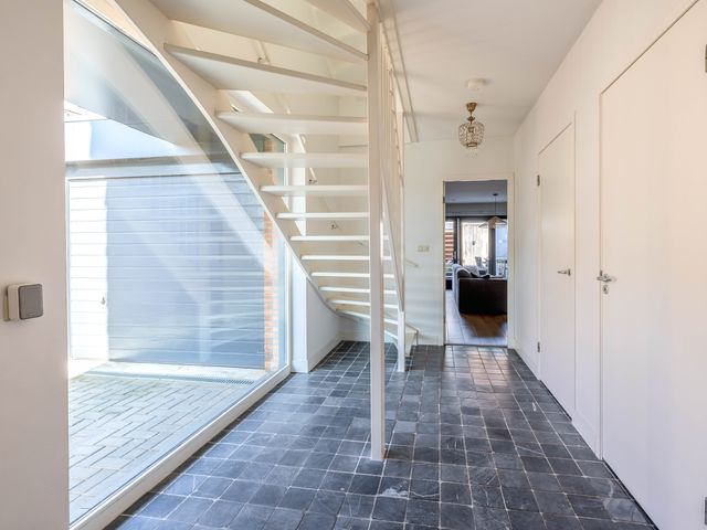 Tirionstraat 1, Zevenhuizen
